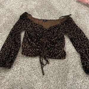Buckle crop top velvet cheetah